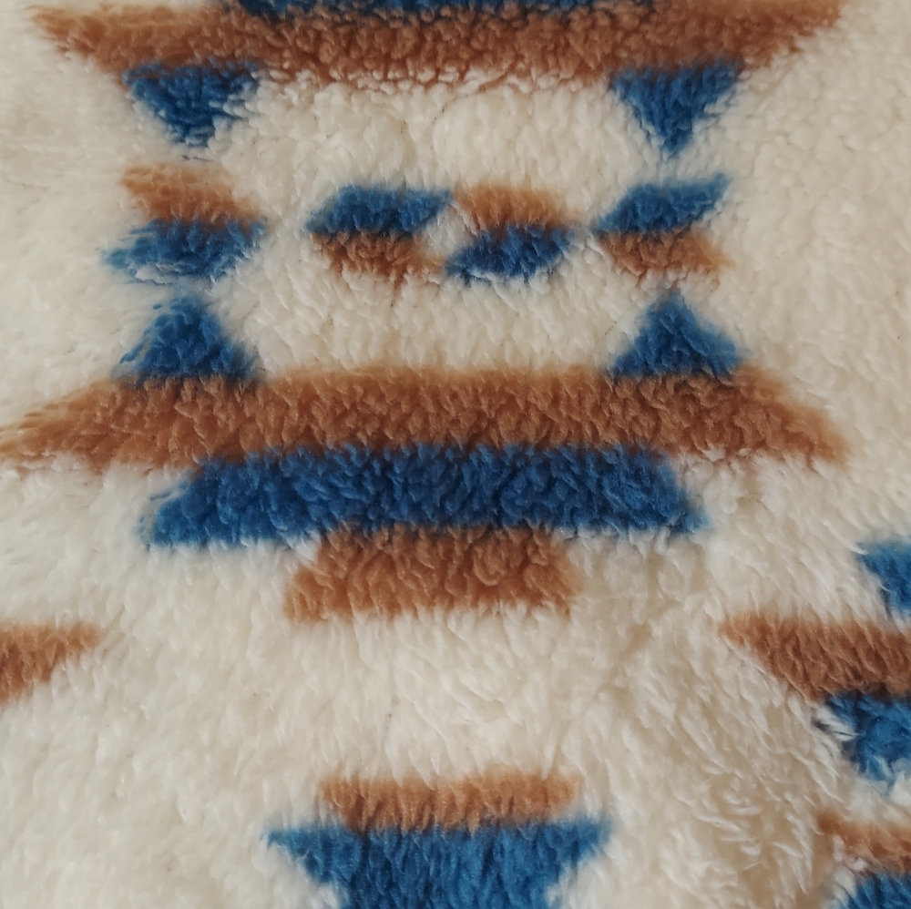 Sherpa Aztec hoodie with kangaroo pocket - Picture 4 of 5